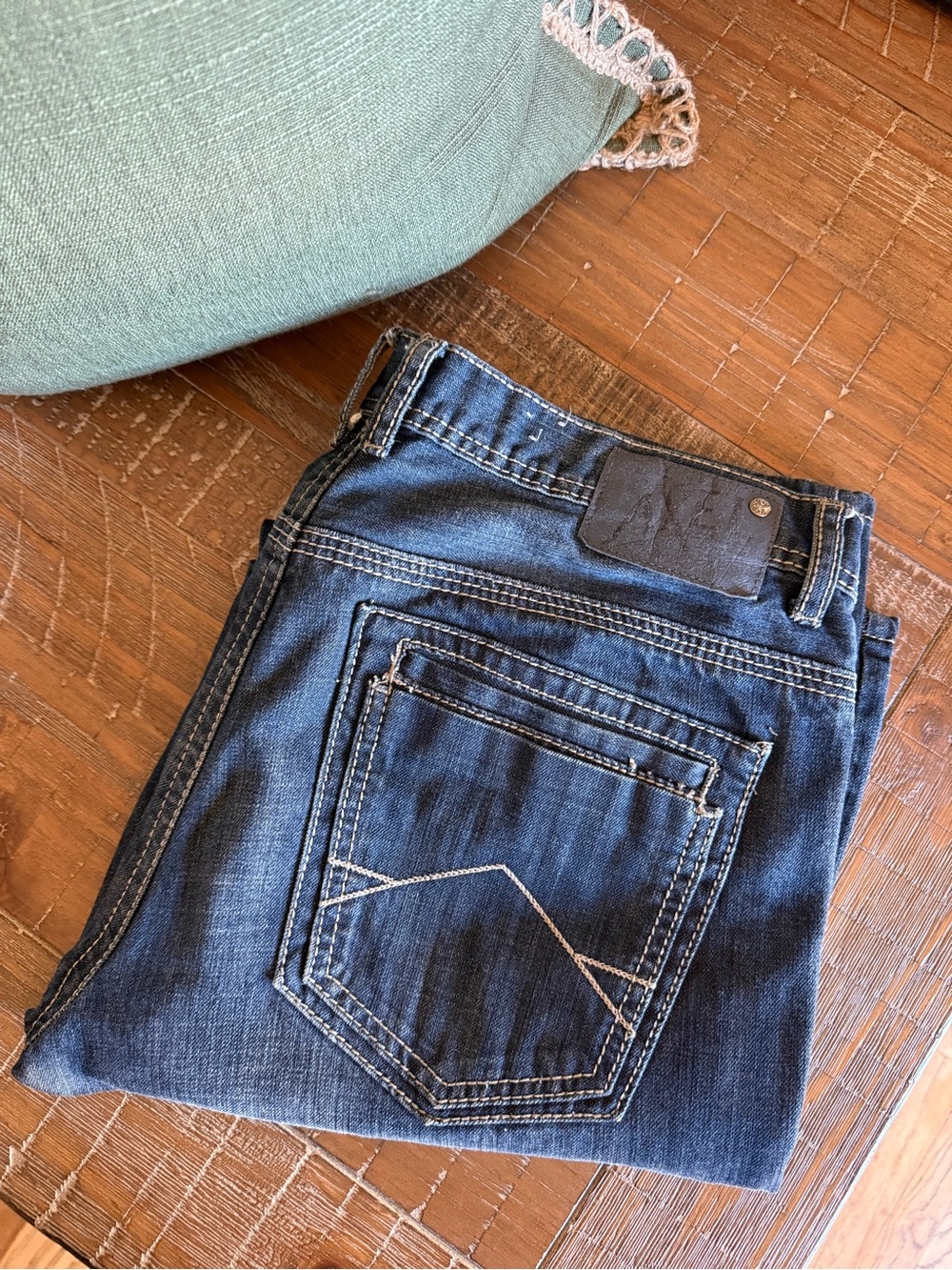 Axel Brand Relaxed Fit Men’s Jeans in Dark Blue with Contrast Stitching